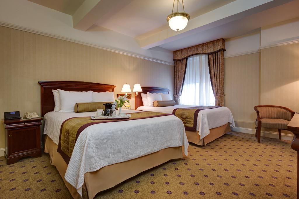 Wellington Hotel New York Room photo